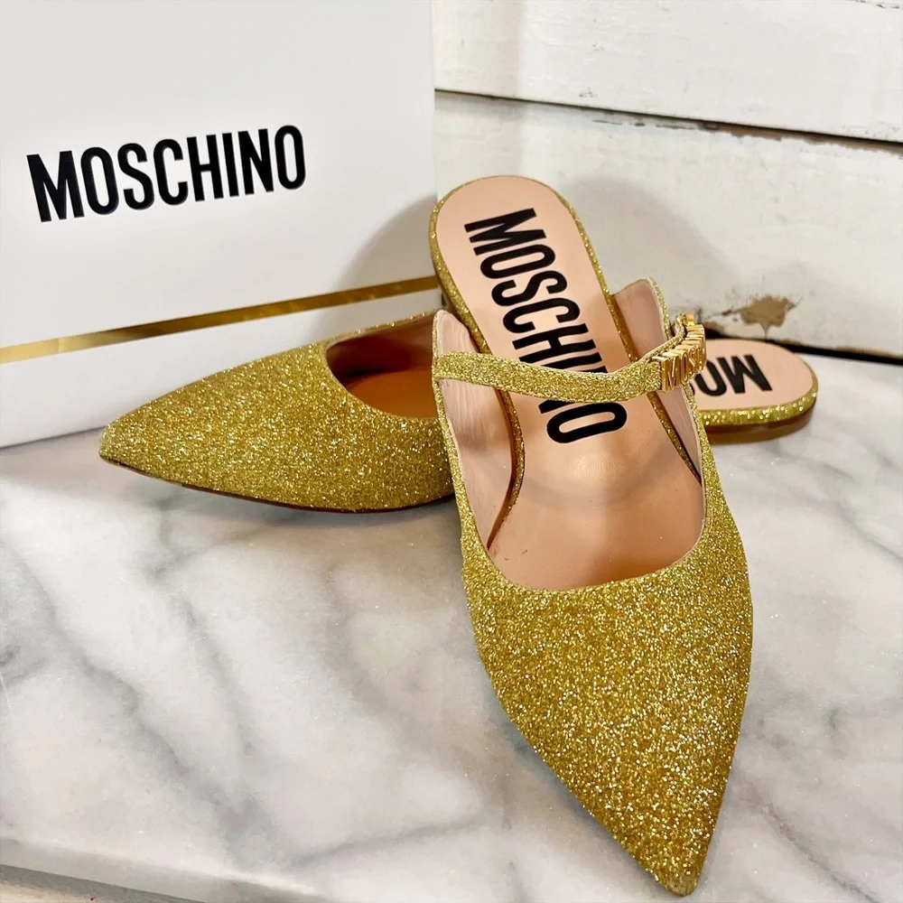 Moschino authentic pointed